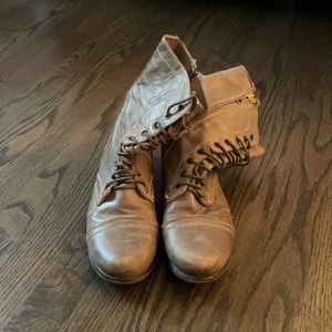 Steve Madden Troopa Leather Lace Up boots